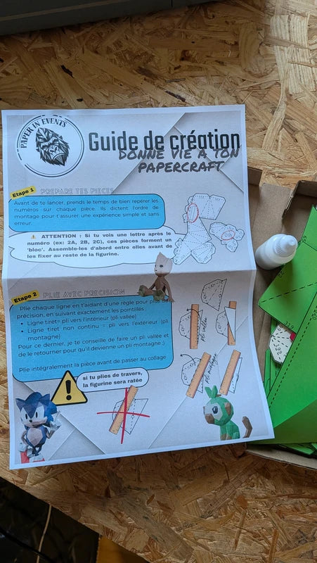 Guide de création illustré pour monter son papercraft facilement avec étapes de pliage.
