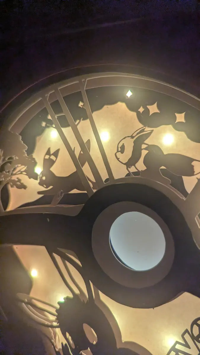 Lightbox multicouche Pokémon Évoli, design en papier découpé.