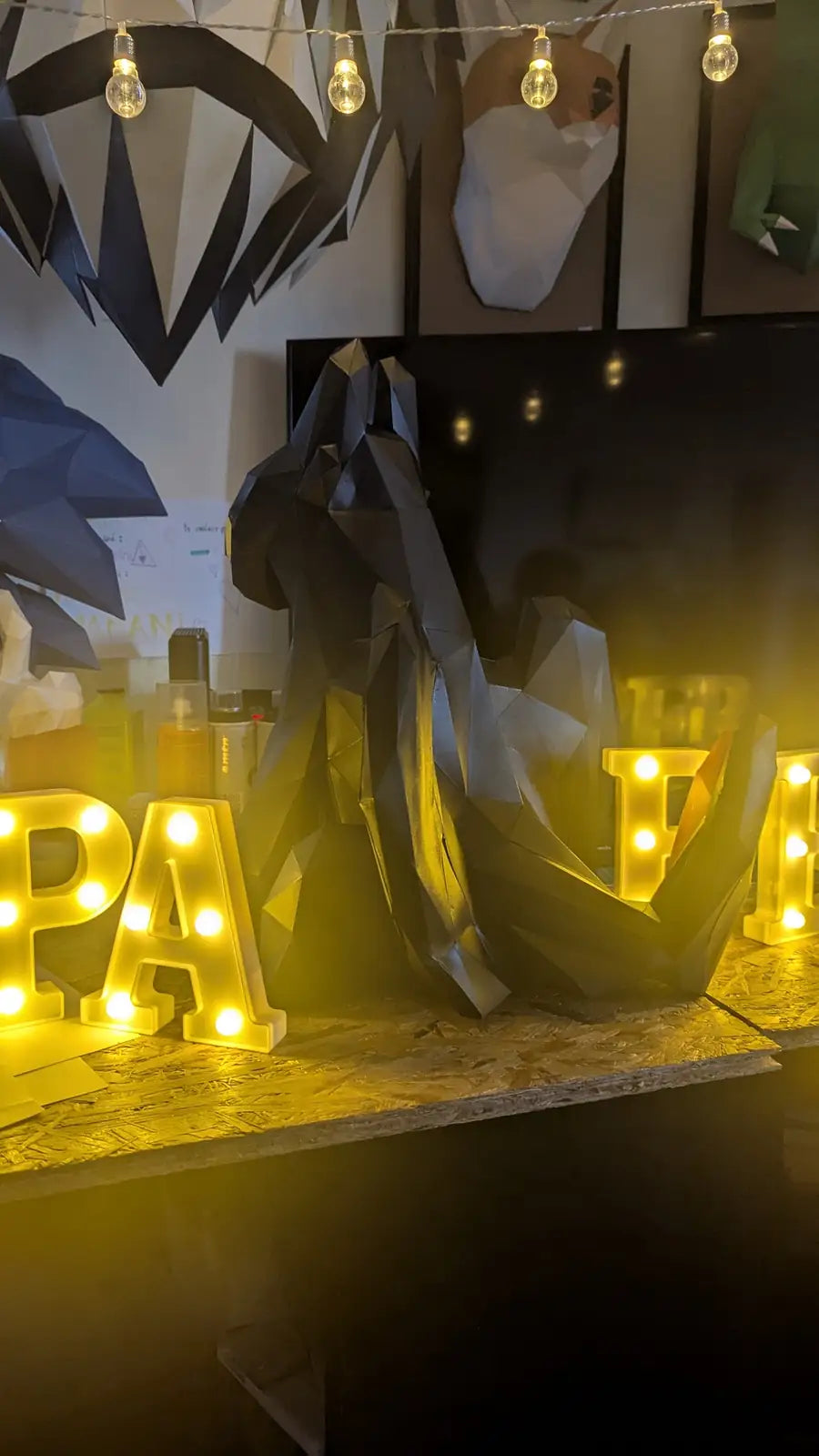 Décoration papercraft Krokmou – kit papier 3D à fabriquer soi-même