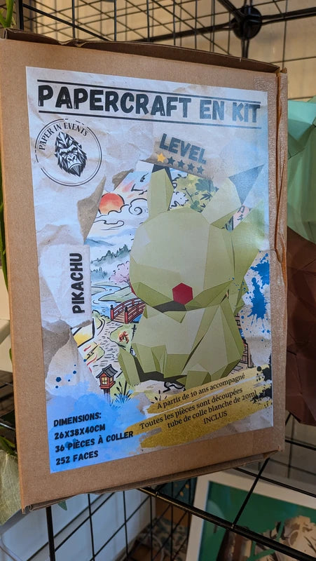 packaging du kit papercraft pikachu de chez paper in events
