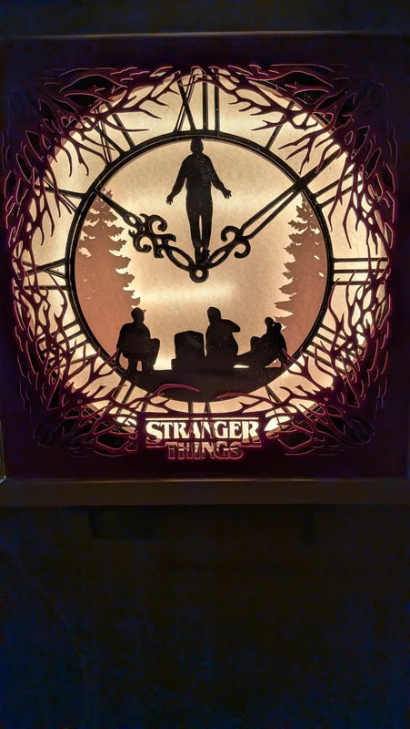 shadowbox prise de face sur stranger things de la saison 4 avec max dans les airs