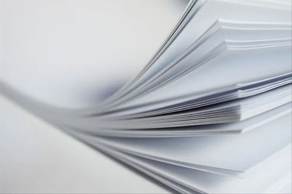 Quel Papier Choisir pour le Papercraft ? Le Guide Technique Ultime
