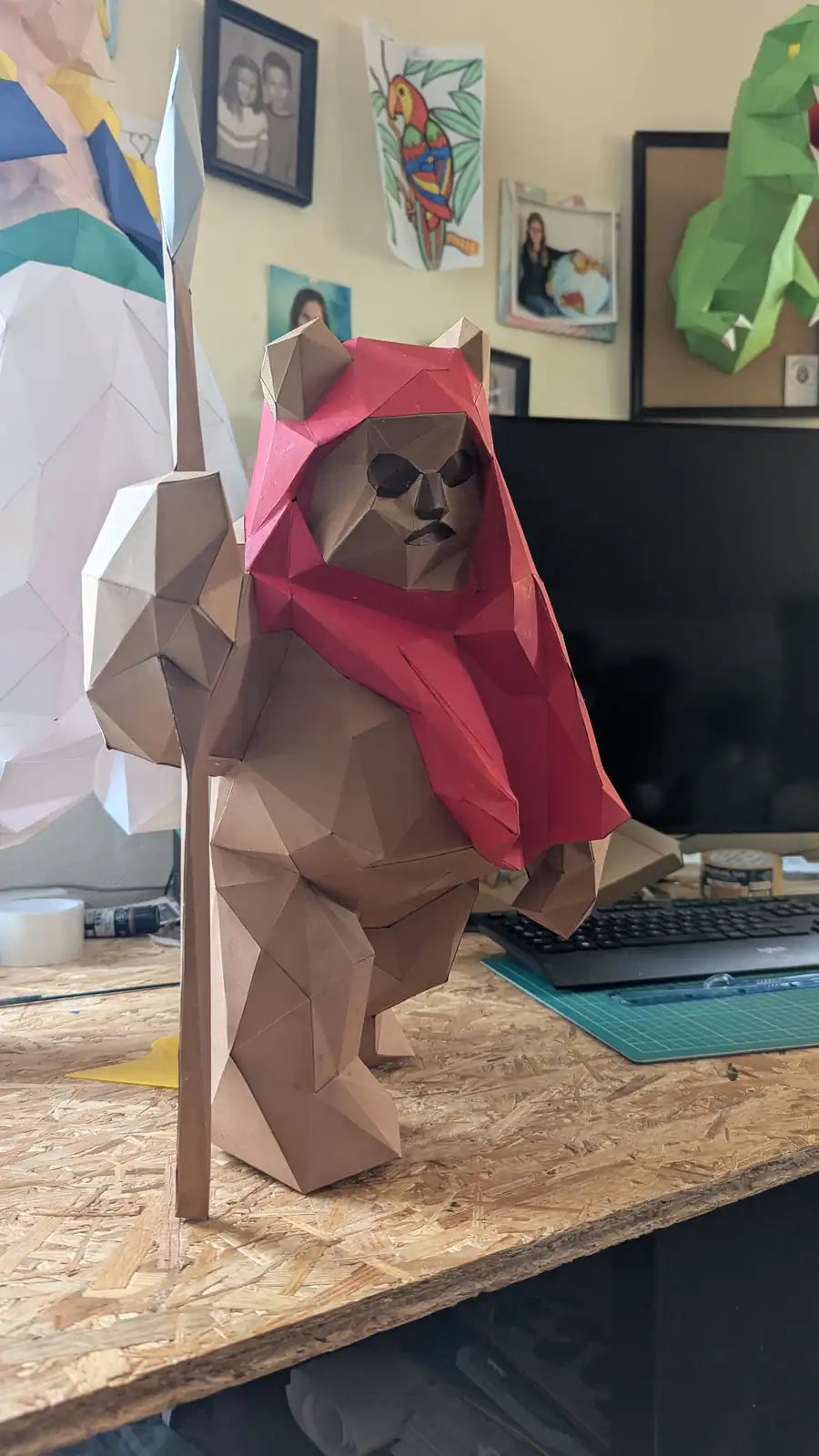 Ewok Wicket papercraft avec lance – Star Wars