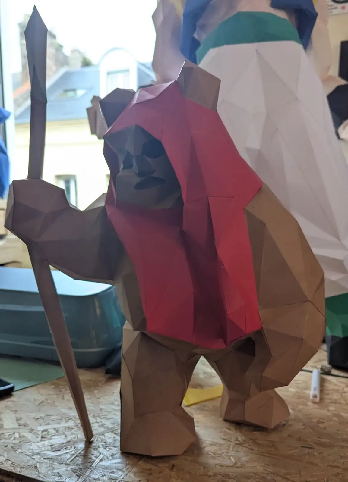 Figurine Ewok Wicket papercraft capuche rouge