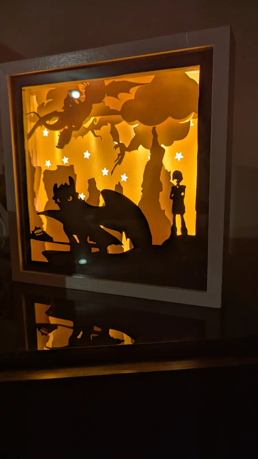 Lightbox How to Train Your Dragon avec Krokmou et Harold - Éclairage LED chaud, déco magique