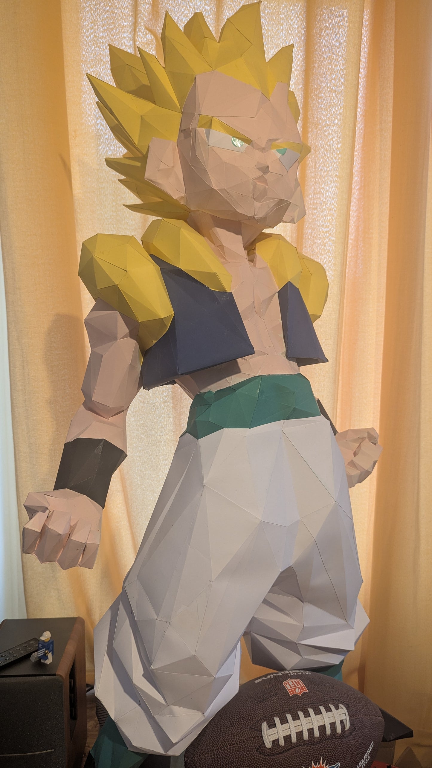 Papercraft Gotrunks XXL – Figurine 3D en kit à assembler (120 cm, Niveau Expert)