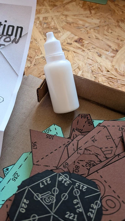 colle cleocol de 20ml inclus dans les kits papercraft de chez paper in events