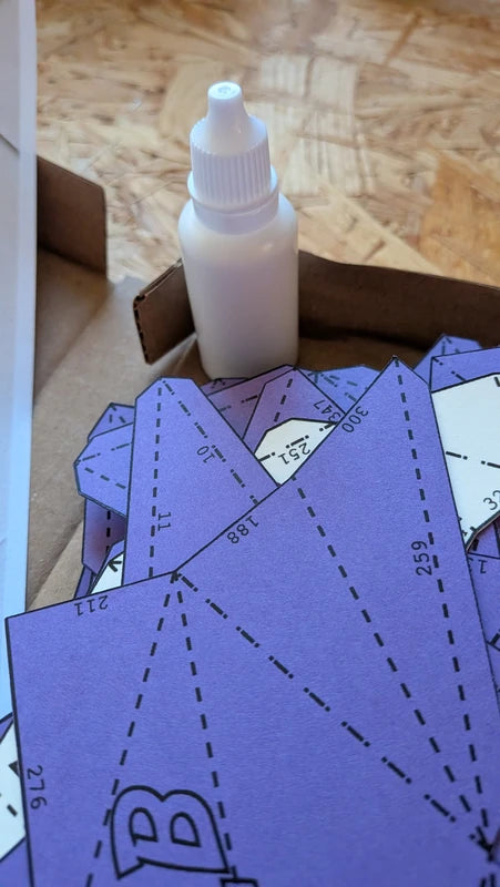 colle cleocol de 20ml inclus dans les kits papercraft de chez paper in events