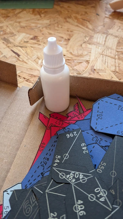 colle cleocol de 20ml inclus dans les kits papercraft de chez paper in events