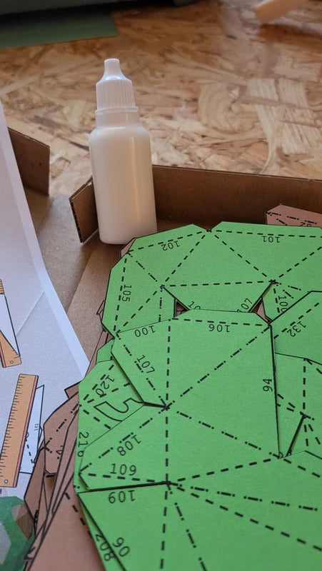 colle cleocol de 20ml inclus dans les kits papercraft de chez paper in events