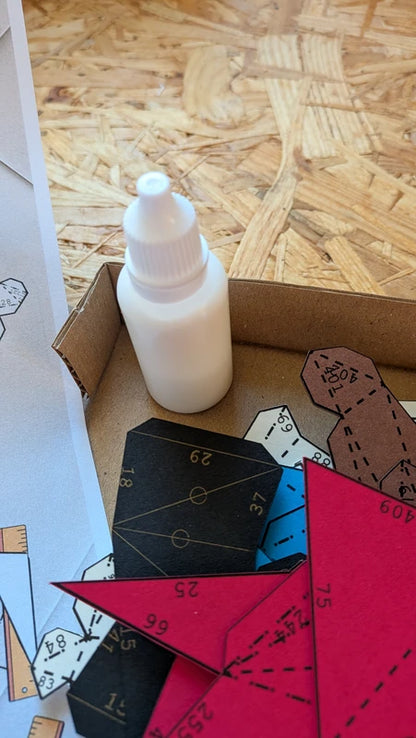 colle cleocol de 20ml inclus dans les kits papercraft de chez paper in events