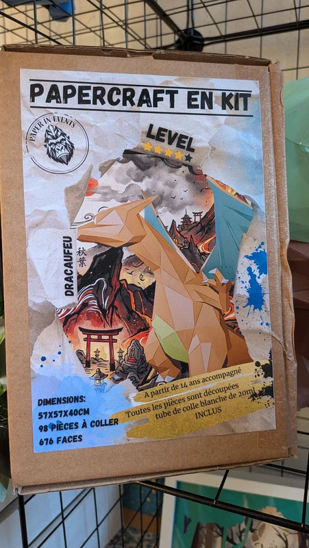 packaging du kit papercraft dracaufeu de chez paper in events