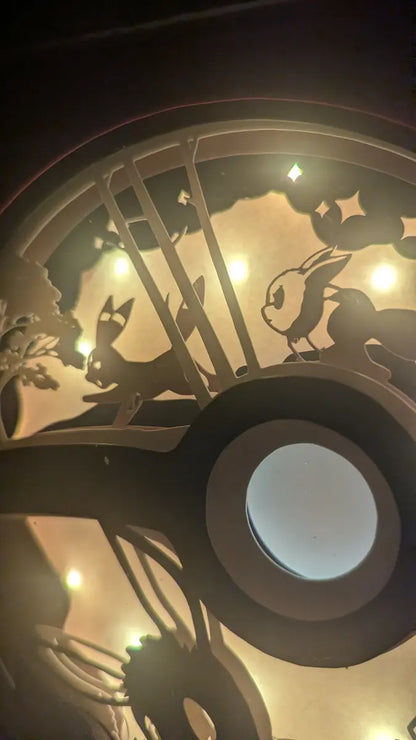 Lampe décorative Pokémon Évoli en papercraft, découpe papier multicouche.