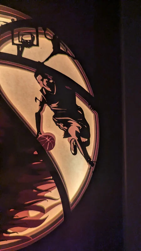 Silhouette de joueur NBA en action découpée en papier sur lightbox Chicago Bulls