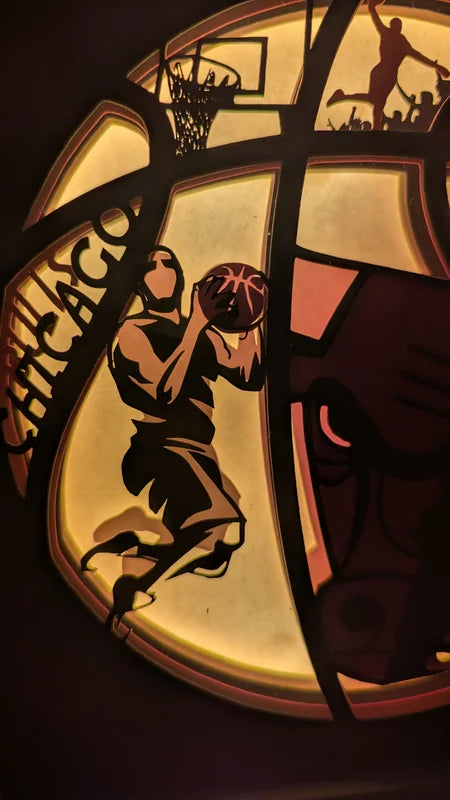 Détail d’un joueur de basketball en dunk sur lightbox NBA Chicago Bulls allumée