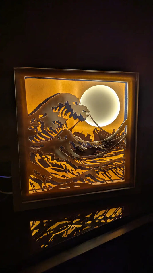 Lightbox en papier La Grande Vague de Kanagawa éclairée en blanc chaud, effet 3D multilayer, fabrication artisanale