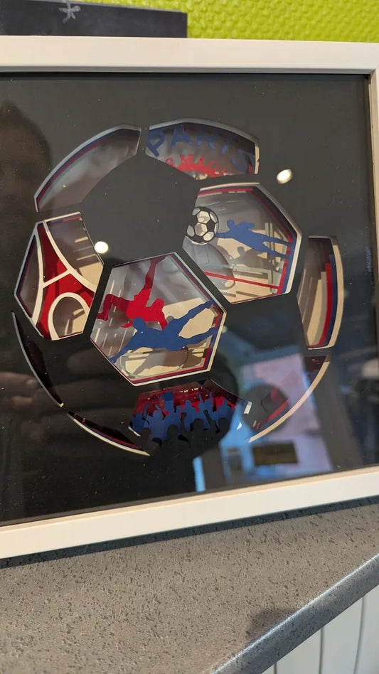 motif ballon de football lumineux en couches de papier découpé