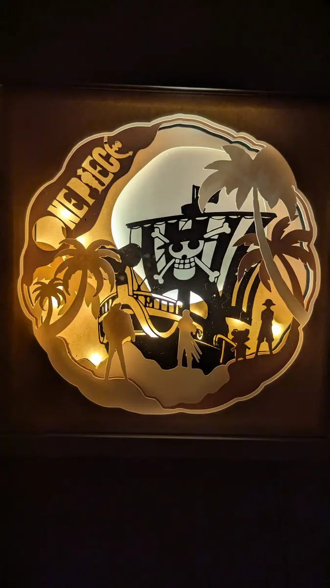 Lightbox One Piece en papier représentant le bateau du Thousand Sunny avec Luffy, Zoro et Chopper – décoration lumineuse Paper In Events