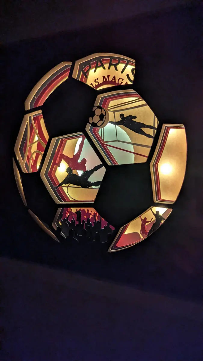 détail lightbox football artisanale avec silhouettes de joueurs PSG