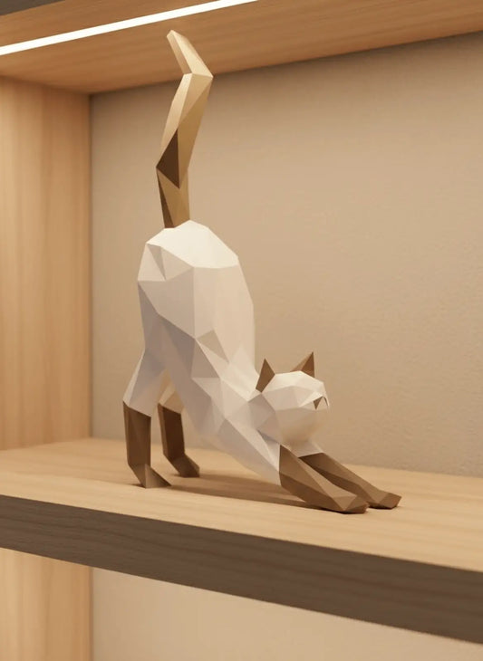 papercraft chat qui s'étire sur etagere
