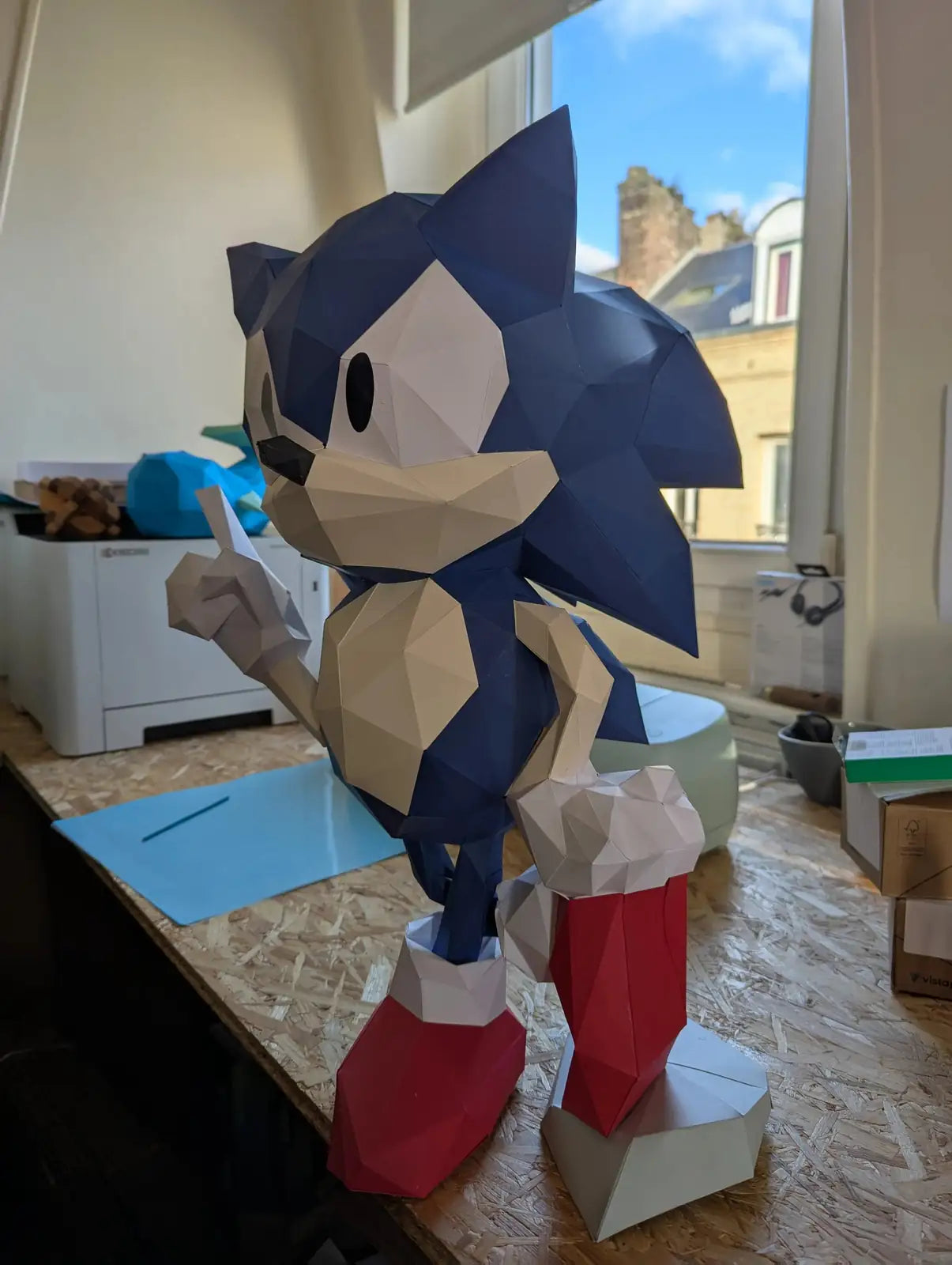 Papercraft Sonic en papier 3D – figurine Sonic the Hedgehog à assembler