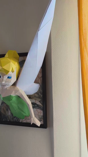 flee clochette papercraft origami exposé au mur