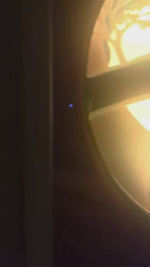 Vidéo d’une shadowbox Évoli au style Pokémon, lampe décorative lumineuse.