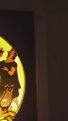 Zoom lightbox Tintin sur la Castafiore et Dupond, détails du papier découpé éclairé