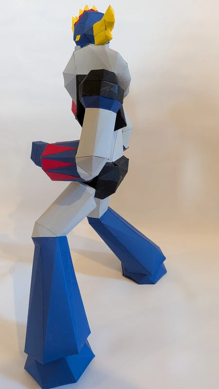 Figurine Goldorak en papier vue de profil, modèle collector à monter soi-même au Havre.